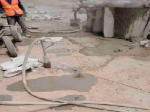 漳平水泥混凝土路面板底注浆技术 路面脱空注浆整治方案